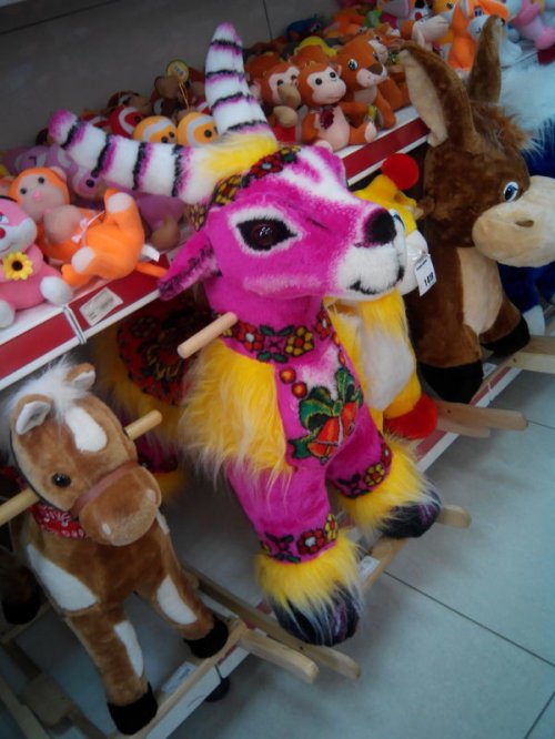 Маразмы в магазинах: самые странные игрушки (13 фото)