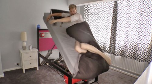 Создана кровать, на которой невозможно проспать (фото + 2 видео)