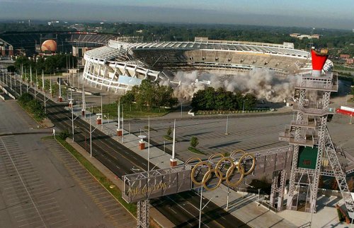 Заброшенные места проведения Олимпиады в разных уголках мира (19 фото)