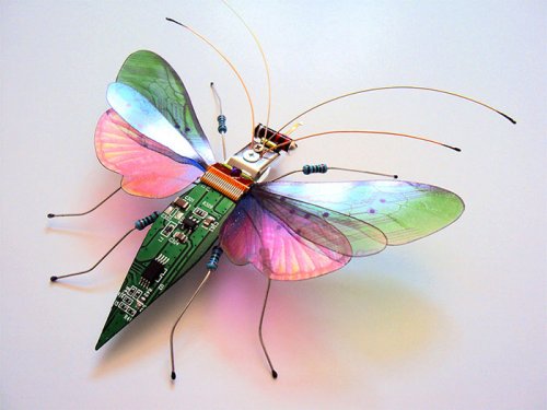 Скульптуры насекомых из компьютерных деталей (10 фото)