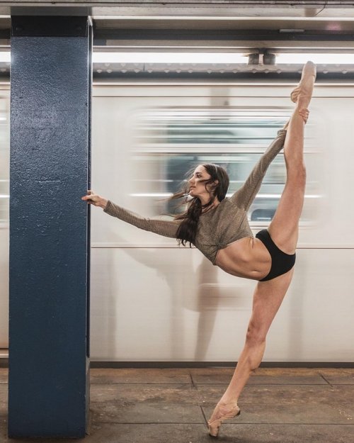 Городской балет в фотографиях Омара Роблеса (19 фото)