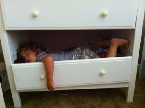 Дети могут заснуть везде! (28 фото)