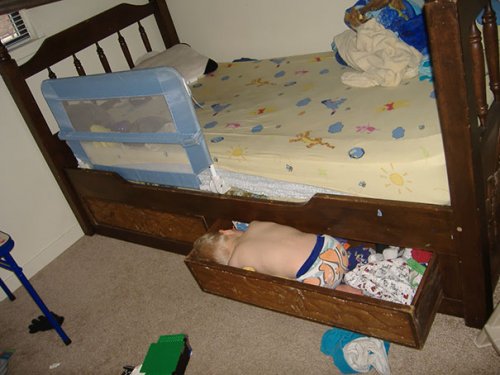 Дети могут заснуть везде! (28 фото)