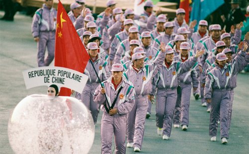 Самая необычная и запоминающаяся олимпийская форма сборных разных стран (12 фото)