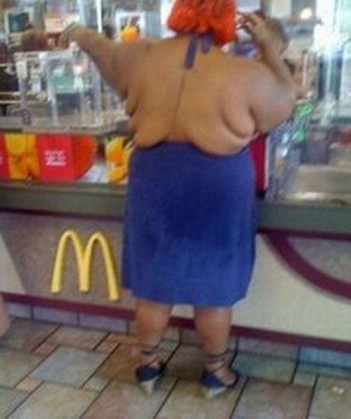 Всё самое странное происходит в McDonald's (20 фото)