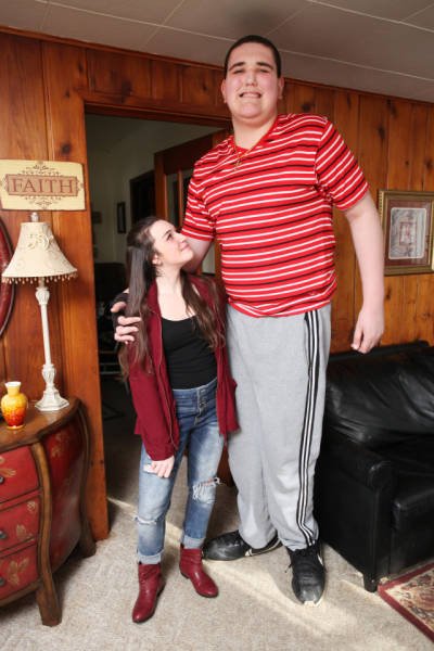 Брок Браун — самый высокий подросток в мире (17 фото)