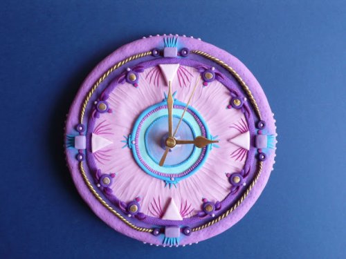Необычные настенные часы из полимера (11 фото)