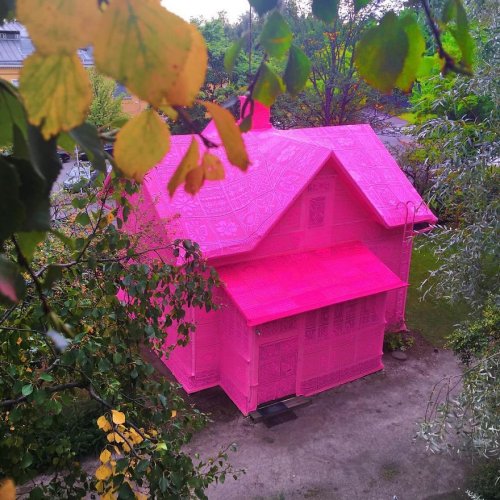Розовый дом в финском городе Керава (8 фото)