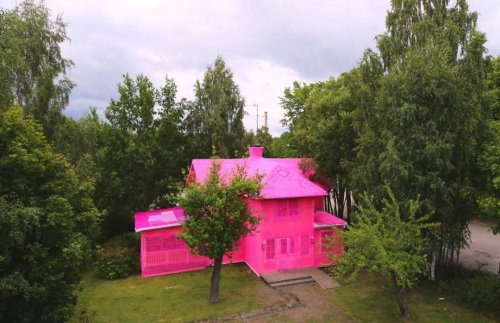 Розовый дом в финском городе Керава (8 фото)