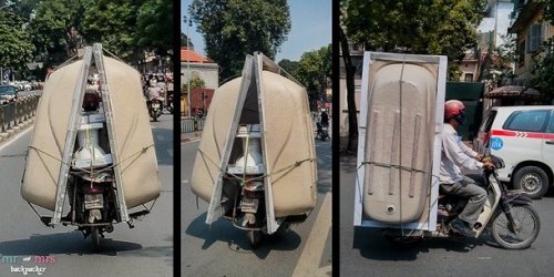Нелепые и смешные грузы, перевозимые на мотоциклах (23 фото)