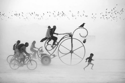 Сюрреалистические фотографии фестиваля Burning Man от Виктора Хабчи (27 фото)