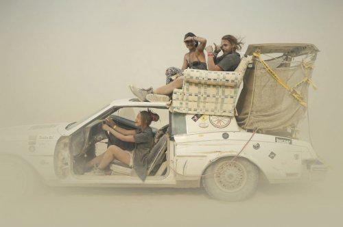 Сюрреалистические фотографии фестиваля Burning Man от Виктора Хабчи (27 фото)