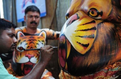 "Тигриный" парад Пуликкали на фестивале в Индии (12 фото)