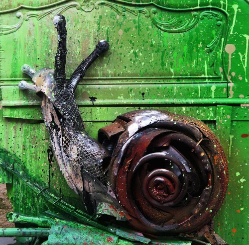 Скульптуры животных из мусора, напоминающие о загрязнении окружающей среды (27 фото)