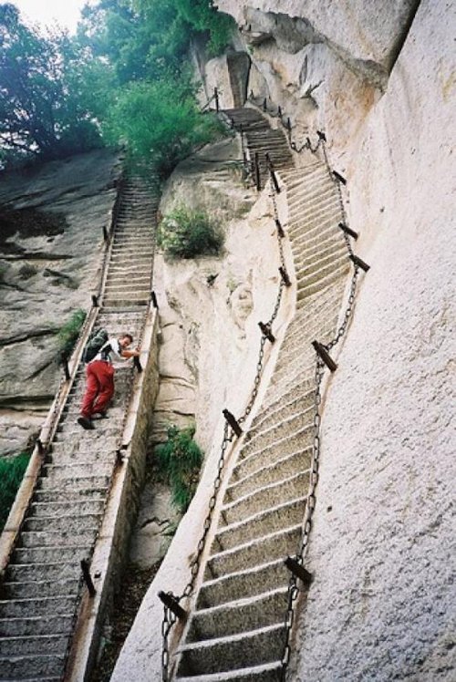 Необычные лестницы со всего света (10 фото)