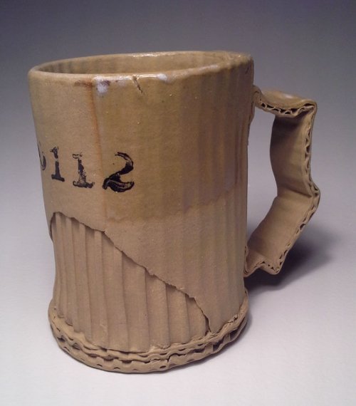 Глиняные чашки, искусно сделанные так, будто они из картона (16 фото)