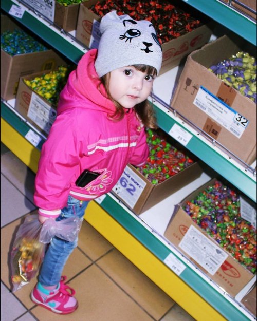 Дети в магазине такие дети (21 фото)
