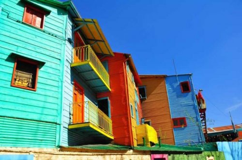 Разноцветная улица Эль Каминито в аргентинской столице (10 фото)