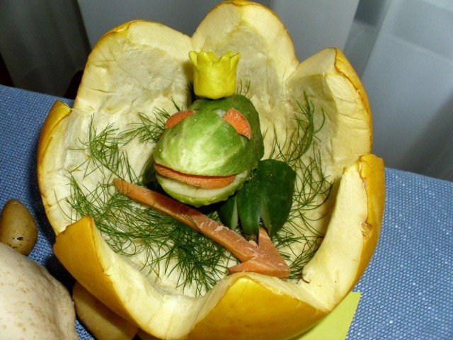 Забавные поделки из овощей и фруктов (19 фото)