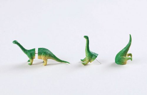 Оригинальные серёжки в виде динозавров (9 фото)