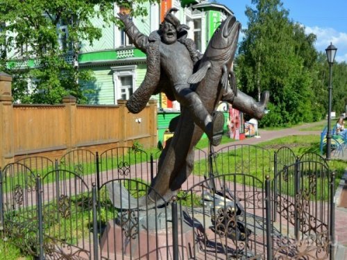 Необычные и прикольные памятники в российских городах (20 фото)