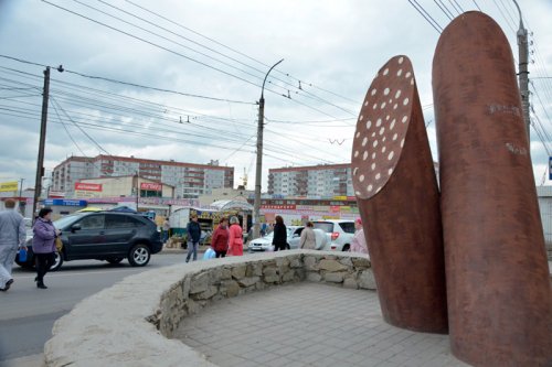 Необычные и прикольные памятники в российских городах (20 фото)