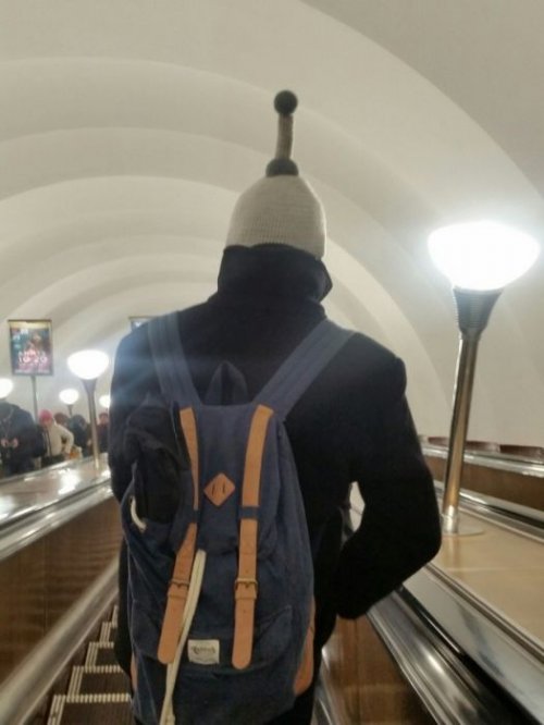 Модники и модницы в метро (21 фото)