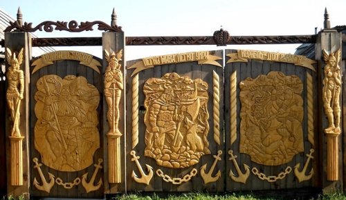 Оригинальные и красивые калитки и ворота (26 фото)