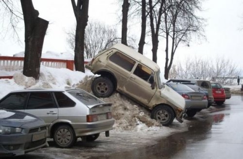 О сложных взаимоотношениях зимы и автомобилистов (22 фото)