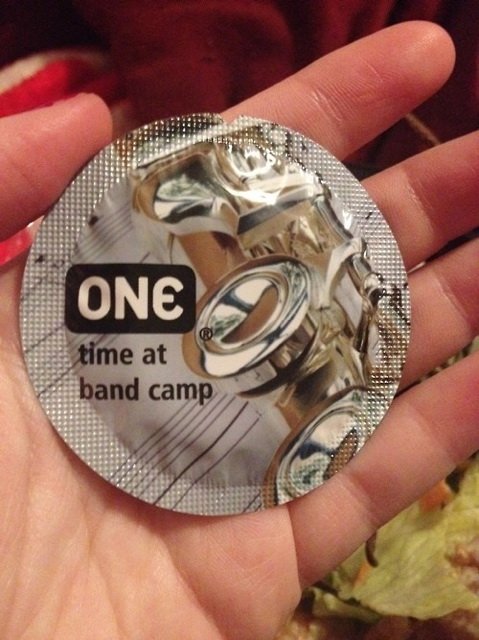 Прикольные упаковки для презервативов (12 фото)