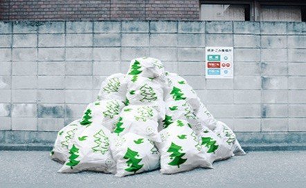 Необычные и прикольные мешки для мусора (10 фото)