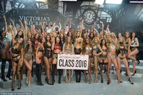 Victoria's Secret Fashion Show 2016 (34 фото)