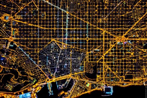 Потрясающие аэроснимки ночных городов от Венсана Лафоре (10 фото)