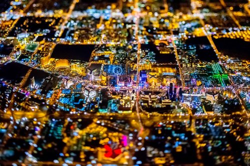 Потрясающие аэроснимки ночных городов от Венсана Лафоре (10 фото)