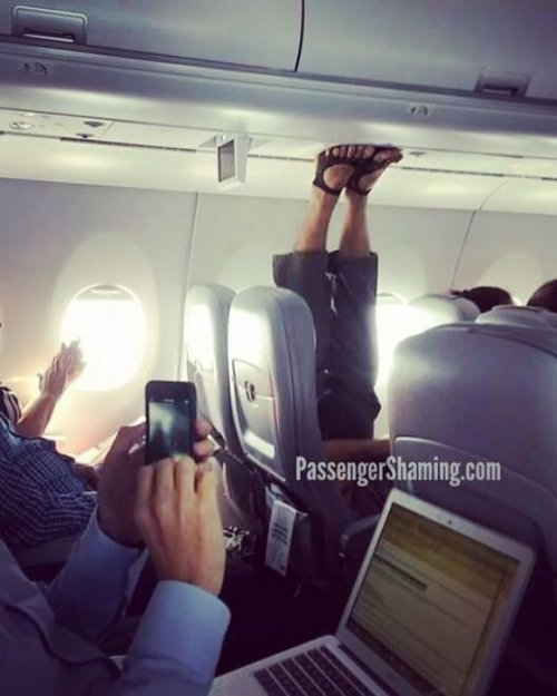 Авиапассажиры, которые отбивают желание летать (19 фото)