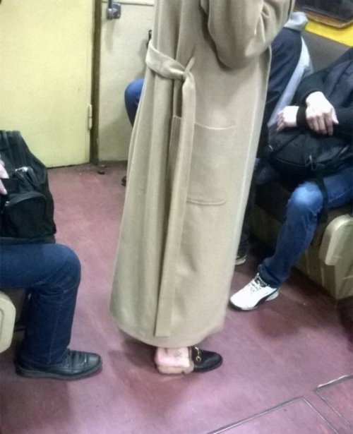 Модники и модницы в метро (23 фото)