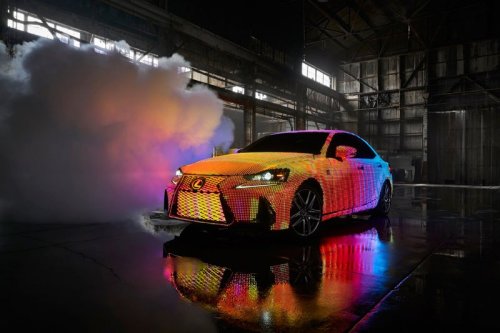 Lexus IS 2017 со светодиодной обшивкой (5 фото + видео)