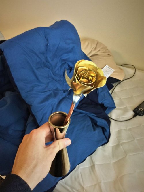 "Золотая" роза для любимой своими руками (19 фото)
