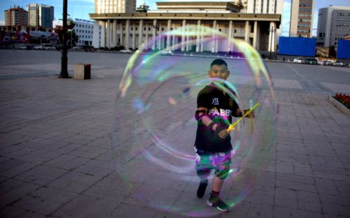 Волшебство мыльных пузырей (13 фото)
