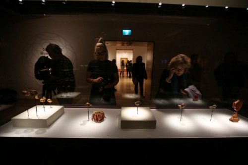 Миниатюрные резные изделия XVI века из самшита, тайну которых учёные разгадывают с помощью рентгена (11 фото)