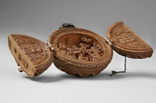 Миниатюрные резные изделия XVI века из самшита, тайну которых учёные разгадывают с помощью рентгена (11 фото)