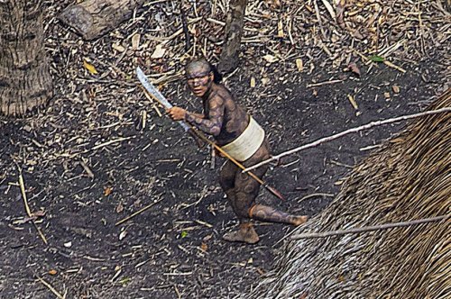Фотограф нечаянно запечатлел амазонское племя, все еще не подозревающее о современной цивилизации