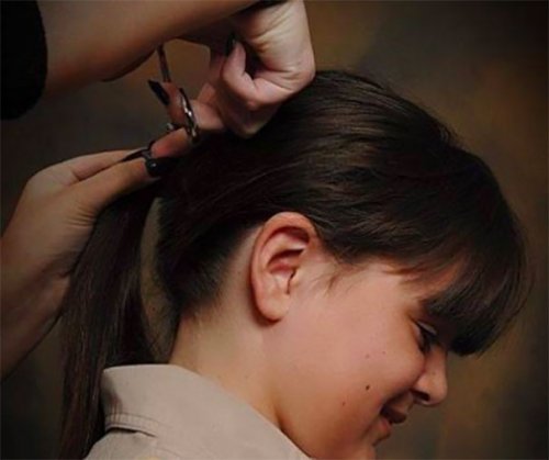 10-летний мальчик 2 года отращивал волосы, чтобы сделать парик своей подруге с алопецией