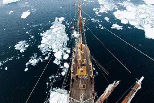Авантюрист плывет в Антарктиду на 100-летнем корабле