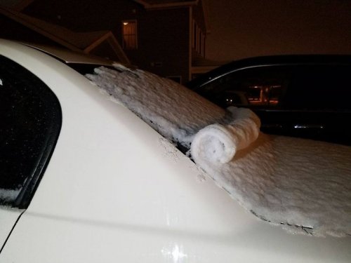 Автомобили, которые зима превратила в произведения ледяного искусства (31 фото)