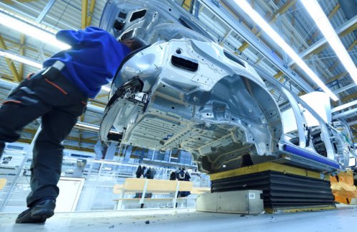 Одним глазком: производство машин Mercedes-Benz на заводе в Германии