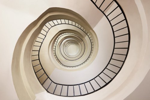 Винтовые лестницы в фотопроекте "Машина времени" венгерского фотографа Балинта Аловица (15 фото)