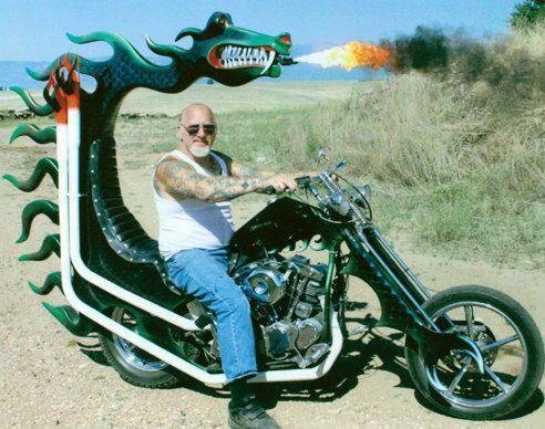 Мел Бернштайн — "человек-дракон", являющийся самым вооружённым человеком в Америке (14 фото)