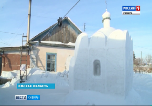 Россиянин в одиночку построил снежную церковь в сибирской деревне, где не было ни одного храма