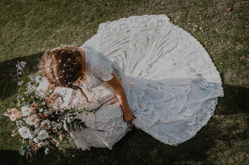 Сшитое прапрабабушкой невесты 147-летнее свадебное платье, потерянное химчисткой, нашлось с помощью Интернета (10 фото)